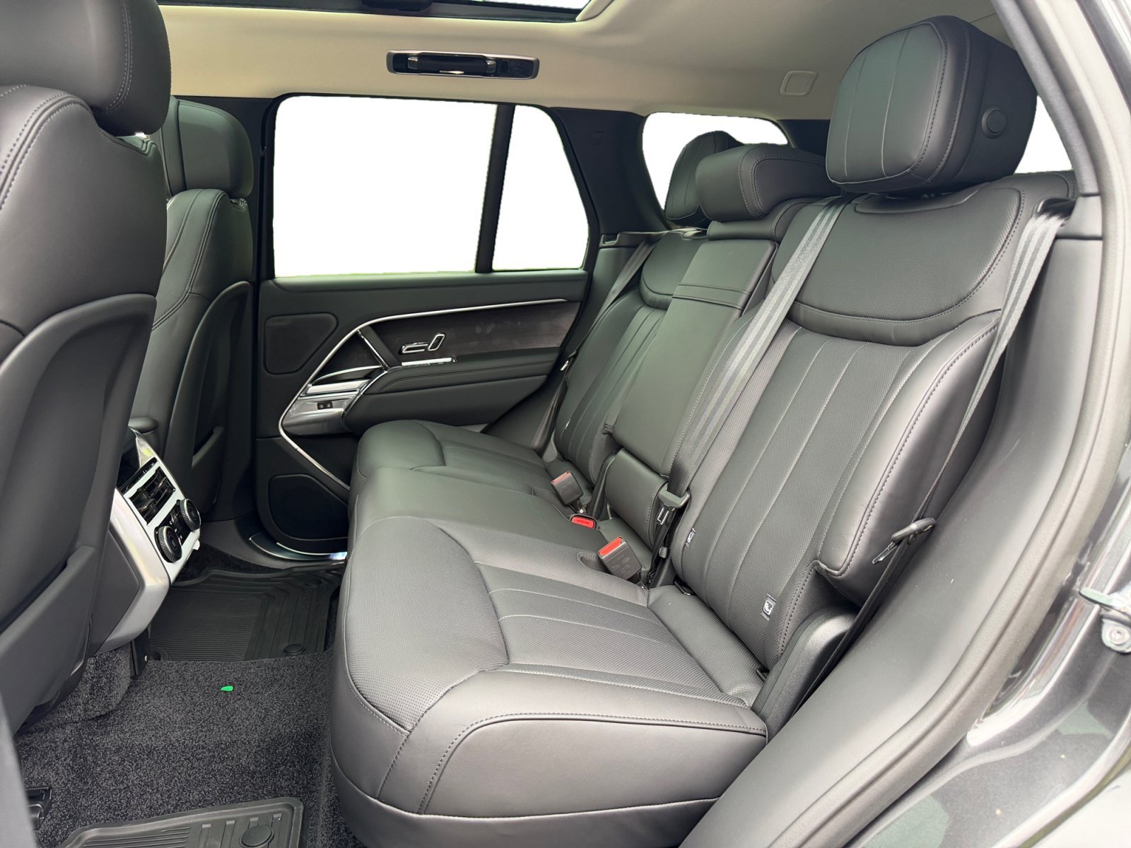 New 2026 Land Rover Range Rover SE AWD/4WD image 16