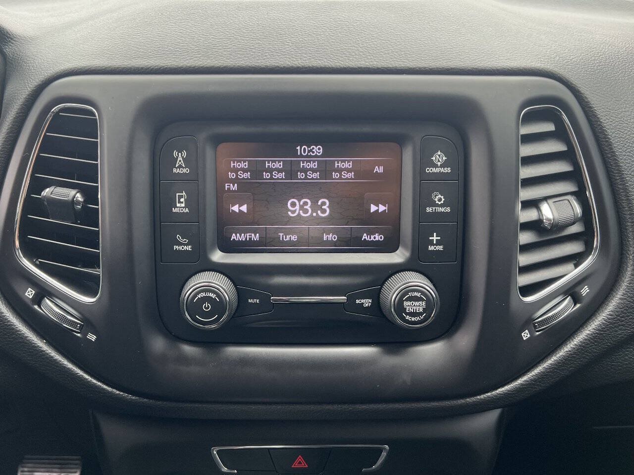 Used 2018 Jeep Compass Latitude AWD/4WD image 19