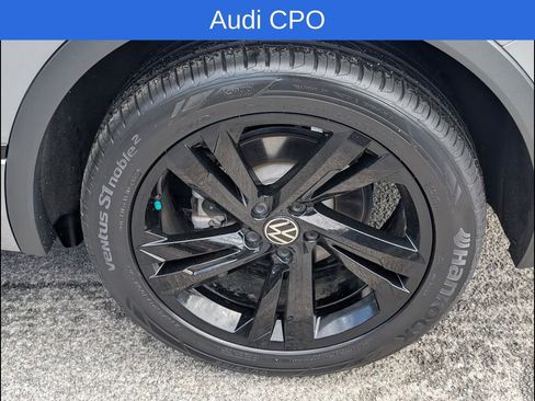 Certified 2024 Volkswagen Tiguan SE R-Line image 23