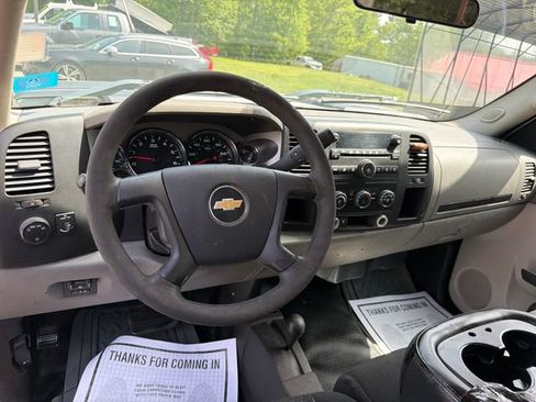 Used 2011 Chevrolet Silverado 2500 W/T w/ Snow Plow Prep Package AWD/4WD image 13