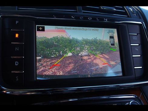 Used 2019 Lincoln Continental Select image 32