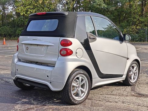 Used 2015 smart fortwo passion image 3