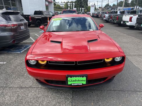 Used 2016 Dodge Challenger SXT Plus RWD image 8