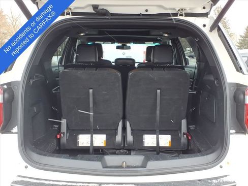 Used 2018 Ford Explorer XLT w/ XLT Appearance Package image 11