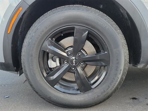 Used 2023 Kia Sorento LX image 28