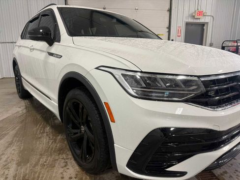 Certified 2023 Volkswagen Tiguan SE R-Line FWD image 10