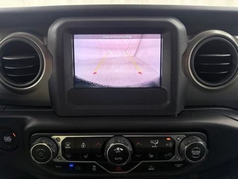 Used 2023 Jeep Wrangler Unlimited w/ Cold Weather Group AWD/4WD image 28