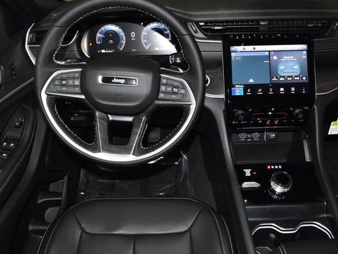 New 2025 Jeep Grand Cherokee Limited image 13
