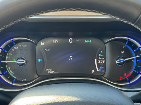 Used 2022 Chrysler Pacifica Touring-L image 29