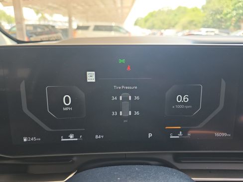 Certified 2025 Kia Carnival SX FWD image 18