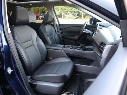 Certified 2025 Nissan Rogue SV w/ SV Premium Package FWD image 27