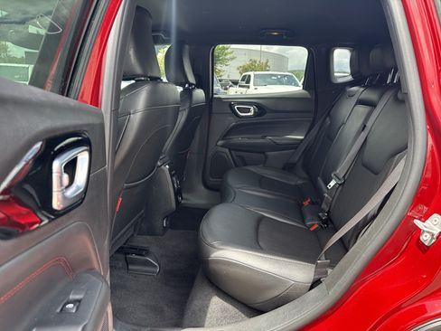 Used 2025 Jeep Compass Trailhawk AWD/4WD image 21
