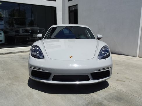 Used 2021 Porsche 718 Cayman RWD image 2