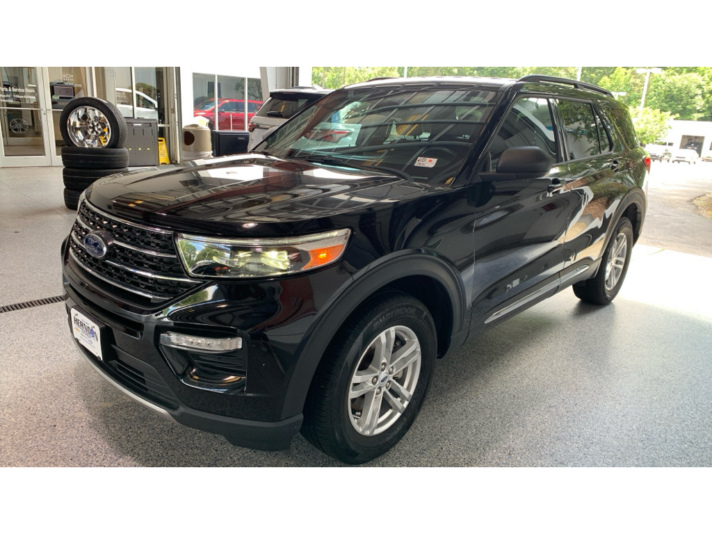 Used 2023 Ford Explorer XLT w/ Equipment Group 202A AWD/4WD image 4