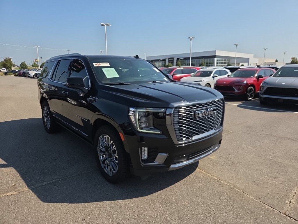 Used 2024 GMC Yukon Denali Ultimate AWD/4WD image 3