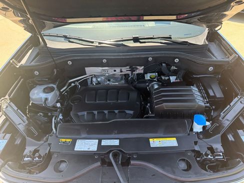 Used 2025 Volkswagen Atlas SEL AWD/4WD image 9