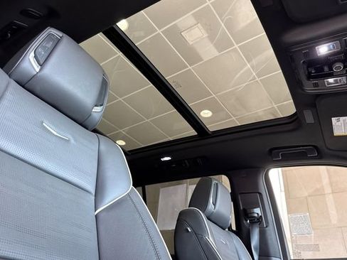Certified 2025 Cadillac Escalade ESV Premium Luxury image 18
