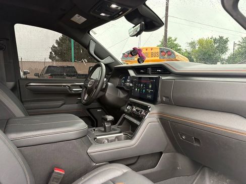 Used 2025 GMC Sierra 1500 AT4 w/ AT4 Premium Package AWD/4WD image 9