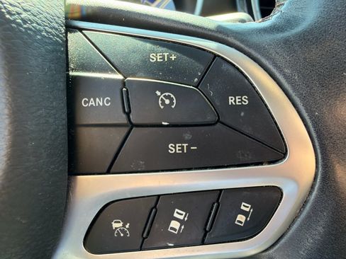 Used 2018 Chrysler Pacifica Touring-L Plus w/ Advanced Safetytec Group FWD image 21