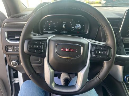 Used 2023 GMC Yukon SLT w/ SLT Premium Package RWD image 24