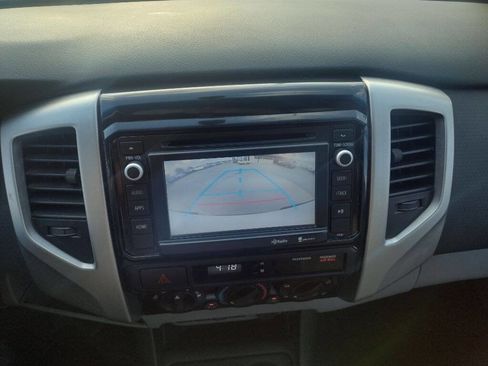 Used 2014 Toyota Tacoma PreRunner image 12