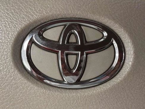 Used 2013 Toyota Sienna LE FWD image 22