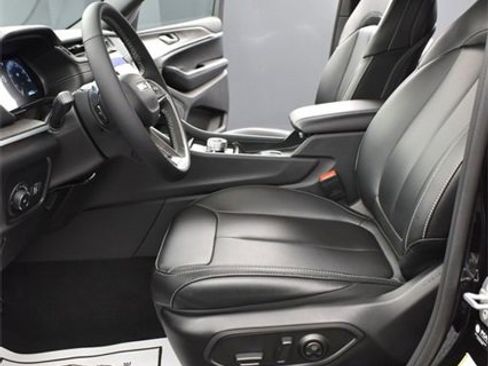 Used 2025 Jeep Grand Cherokee L Limited w/ Trailer Tow Package image 9