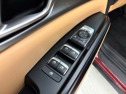 Used 2024 Kia Carnival LX FWD image 25