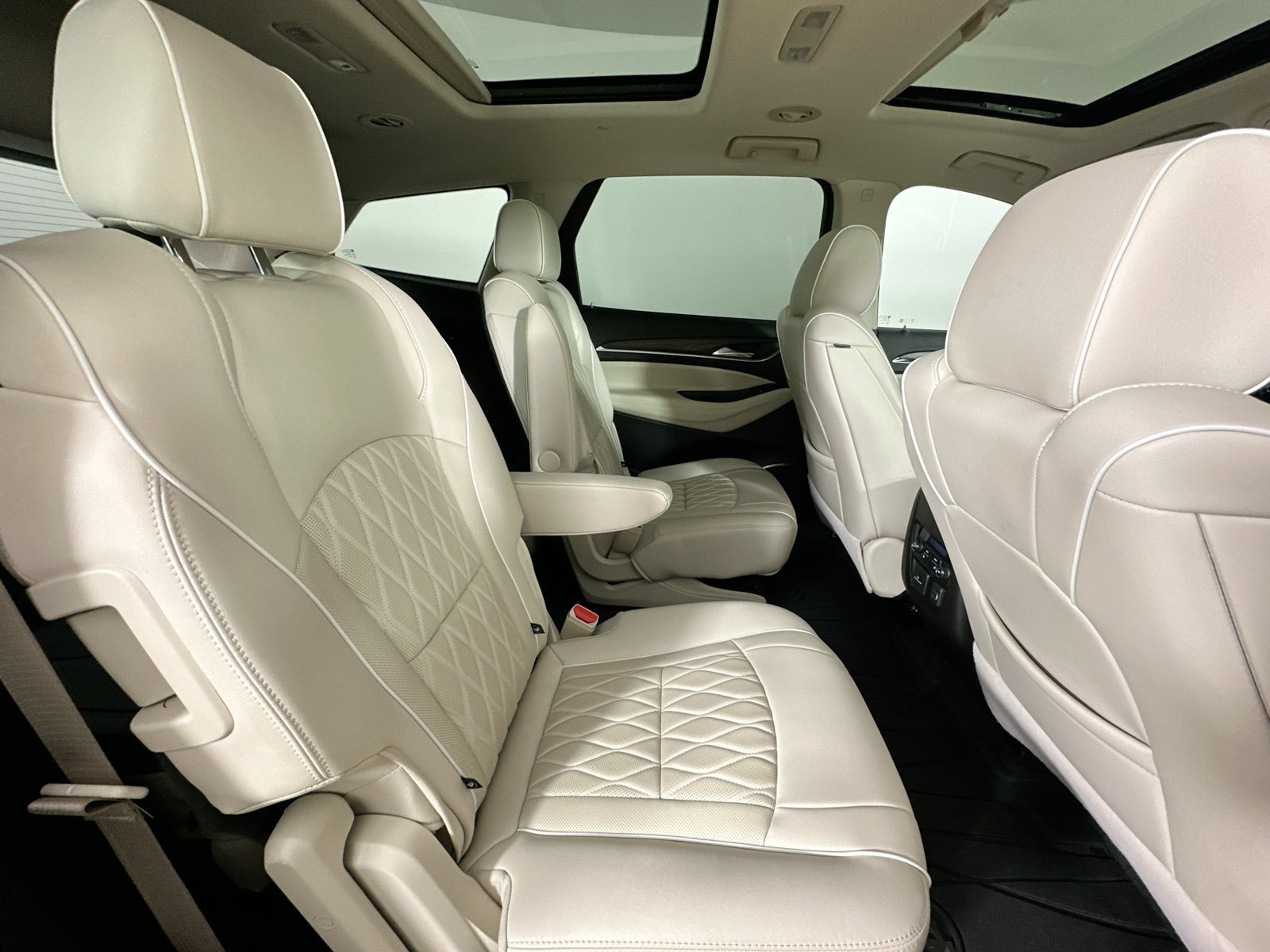 Used 2022 Buick Enclave Avenir w/ Avenir Technology Package AWD/4WD image 41