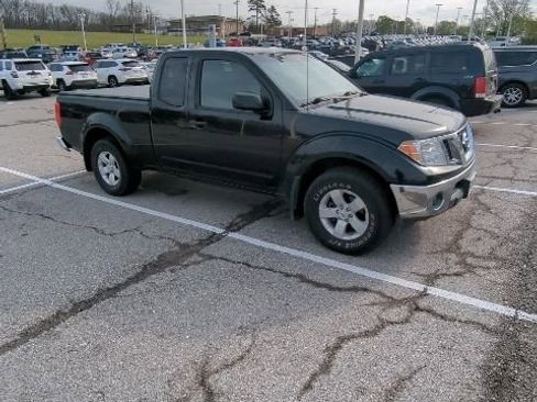 Used 2011 Nissan Frontier SV image 14