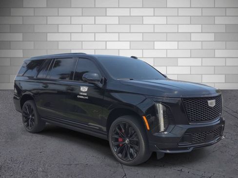Certified 2025 Cadillac Escalade ESV V w/ LPO, ONYX Package AWD/4WD image 7