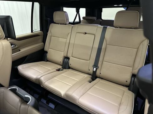Used 2024 Chevrolet Suburban Premier w/ Advanced Technology Package AWD/4WD image 27