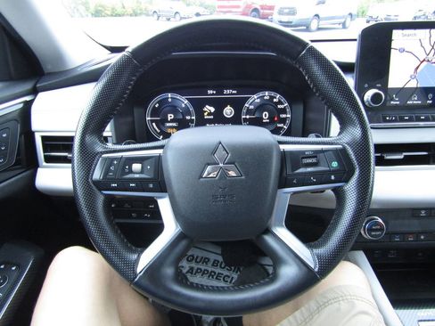 Used 2024 Mitsubishi Outlander SEL AWD/4WD image 11