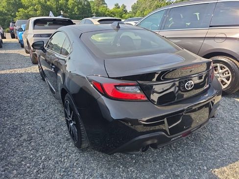 Used 2022 Toyota GR86 RWD image 5