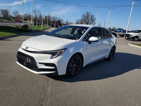 Certified 2025 Toyota Corolla SE image 2