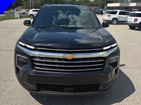 Used 2025 Chevrolet Traverse LT w/ Driver Confidence Package AWD/4WD image 9