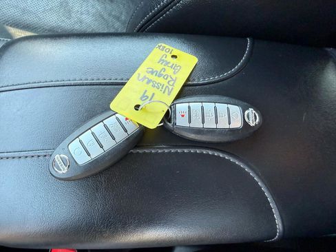 Used 2019 Nissan Rogue SL image 44