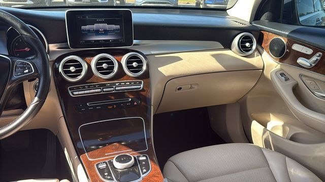 Used 2018 Mercedes-Benz GLC 300 image 31