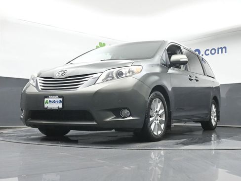 Used 2013 Toyota Sienna XLE image 6