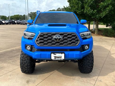 Used 2021 Toyota Tacoma TRD Sport w/ Technology Package AWD/4WD image 2