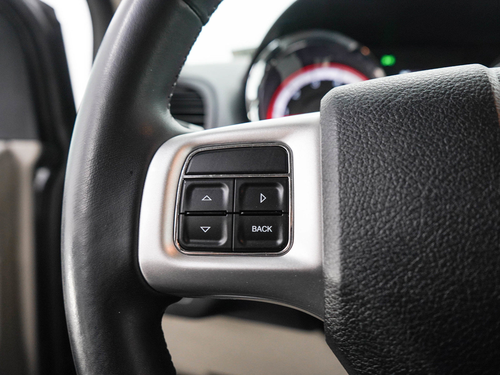 Used 2014 Dodge Grand Caravan SXT w/ Rear Park Assist Package FWD image 28