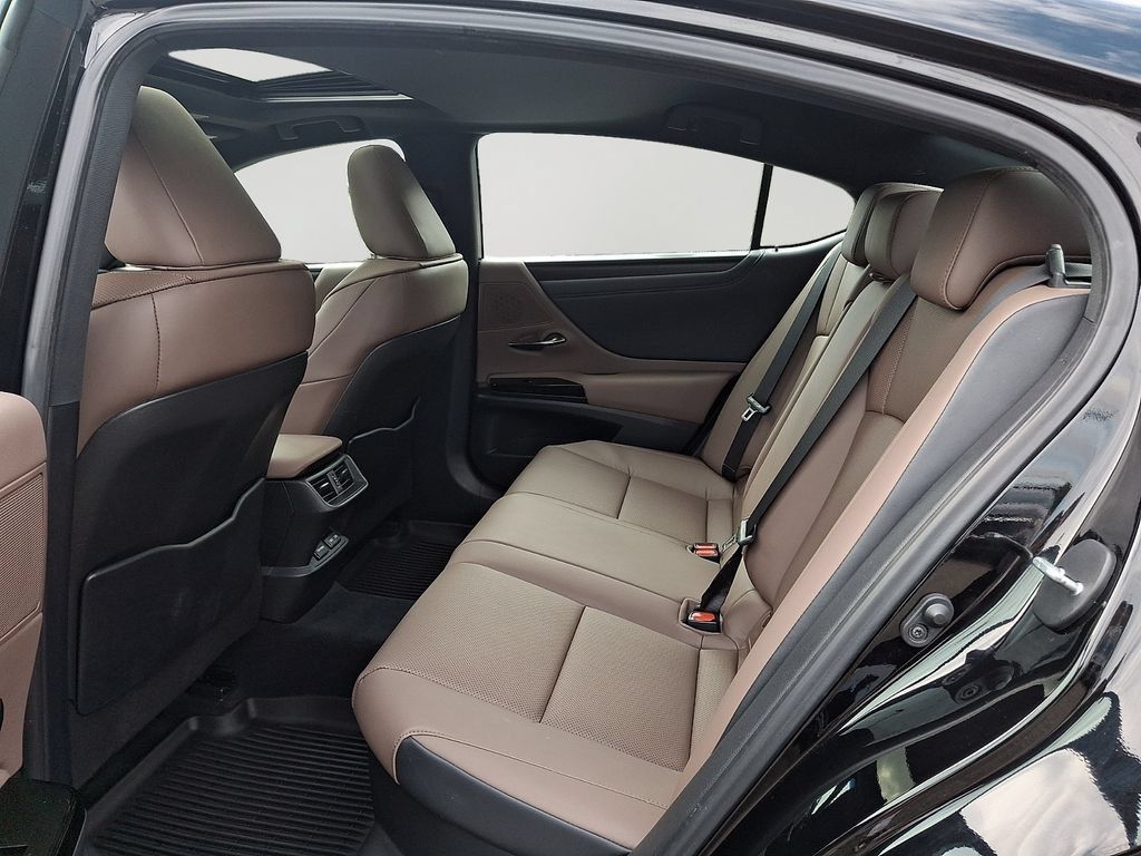 Used 2024 Lexus ES 300h w/ Premium Package FWD image 8