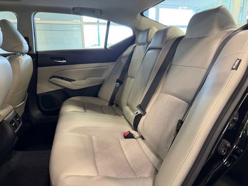 Used 2023 Nissan Altima 2.5 SL FWD image 9
