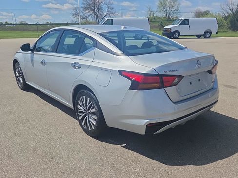 Used 2024 Nissan Altima 2.5 SV AWD/4WD image 3