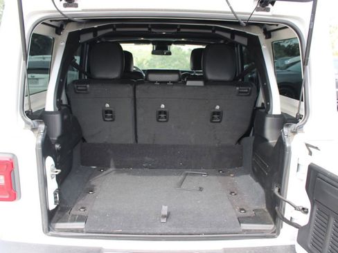 Used 2024 Jeep Wrangler Unlimited Sahara w/ Safety Group image 9