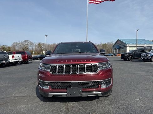 Used 2024 Jeep Wagoneer L Series III w/ Flexible Seating Group image 14