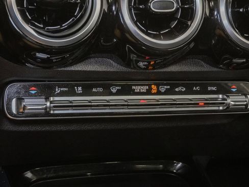 Used 2020 Mercedes-Benz GLB 250 4MATIC image 19