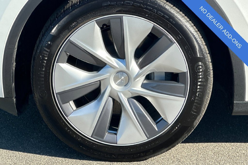 Used 2024 Tesla Model Y Long Range AWD/4WD image 30
