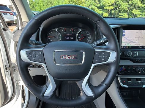 Used 2022 GMC Terrain SLT w/ Infotainment Package II AWD/4WD image 26
