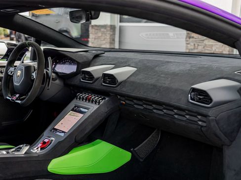 Used 2024 Lamborghini Huracan STO image 23